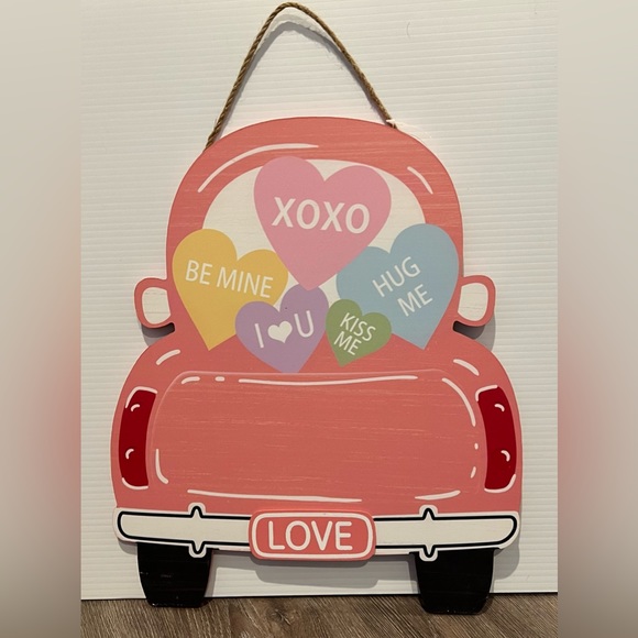 ❤️❤️Adorable Conversation Hearts Truck Wall Decor- NWT - Picture 1 of 3